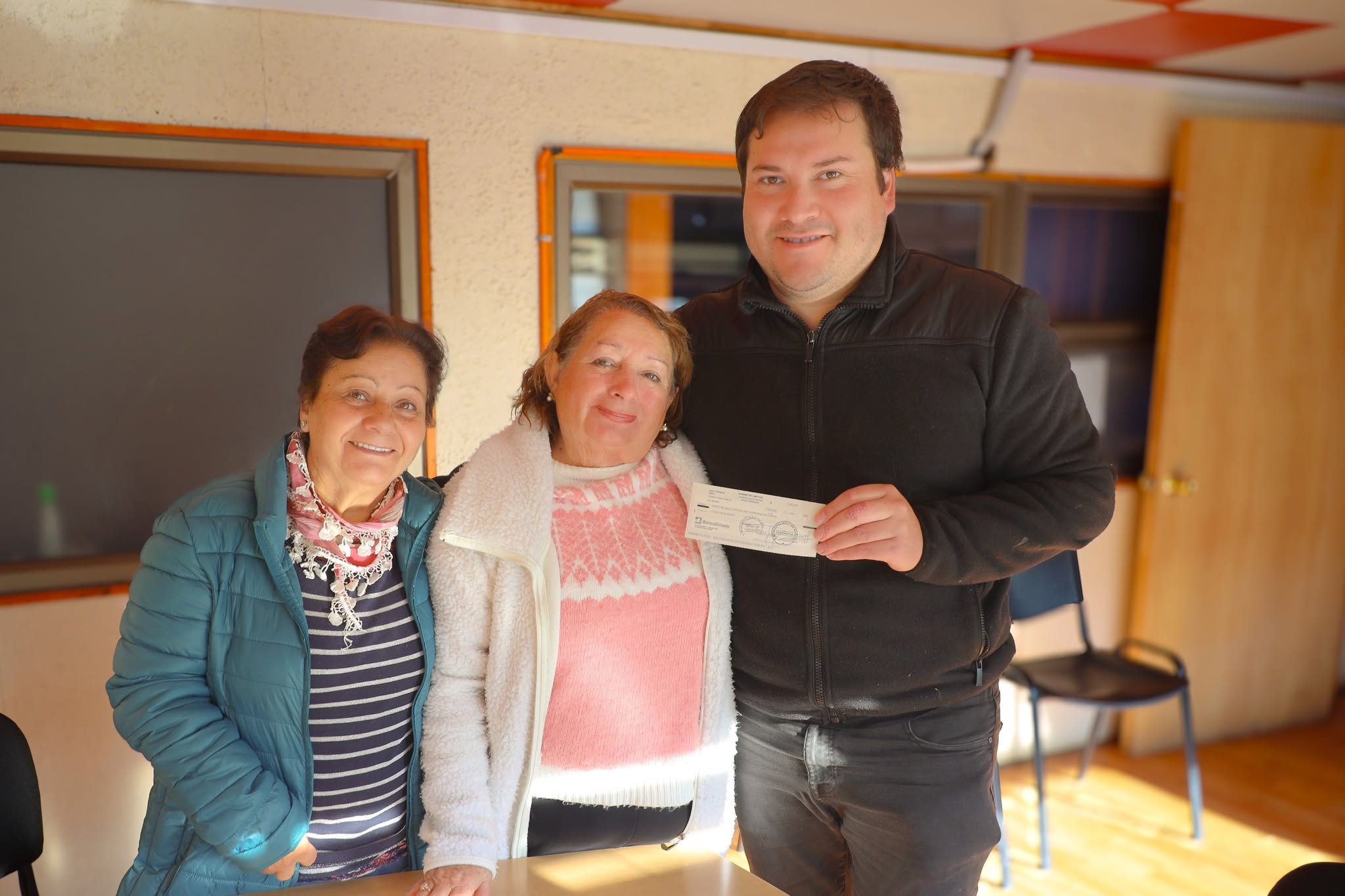 Municipalidad de Navidad entrega subvención extraordinaria a clubes de adulto mayor que celebran 25 años de trayectoria