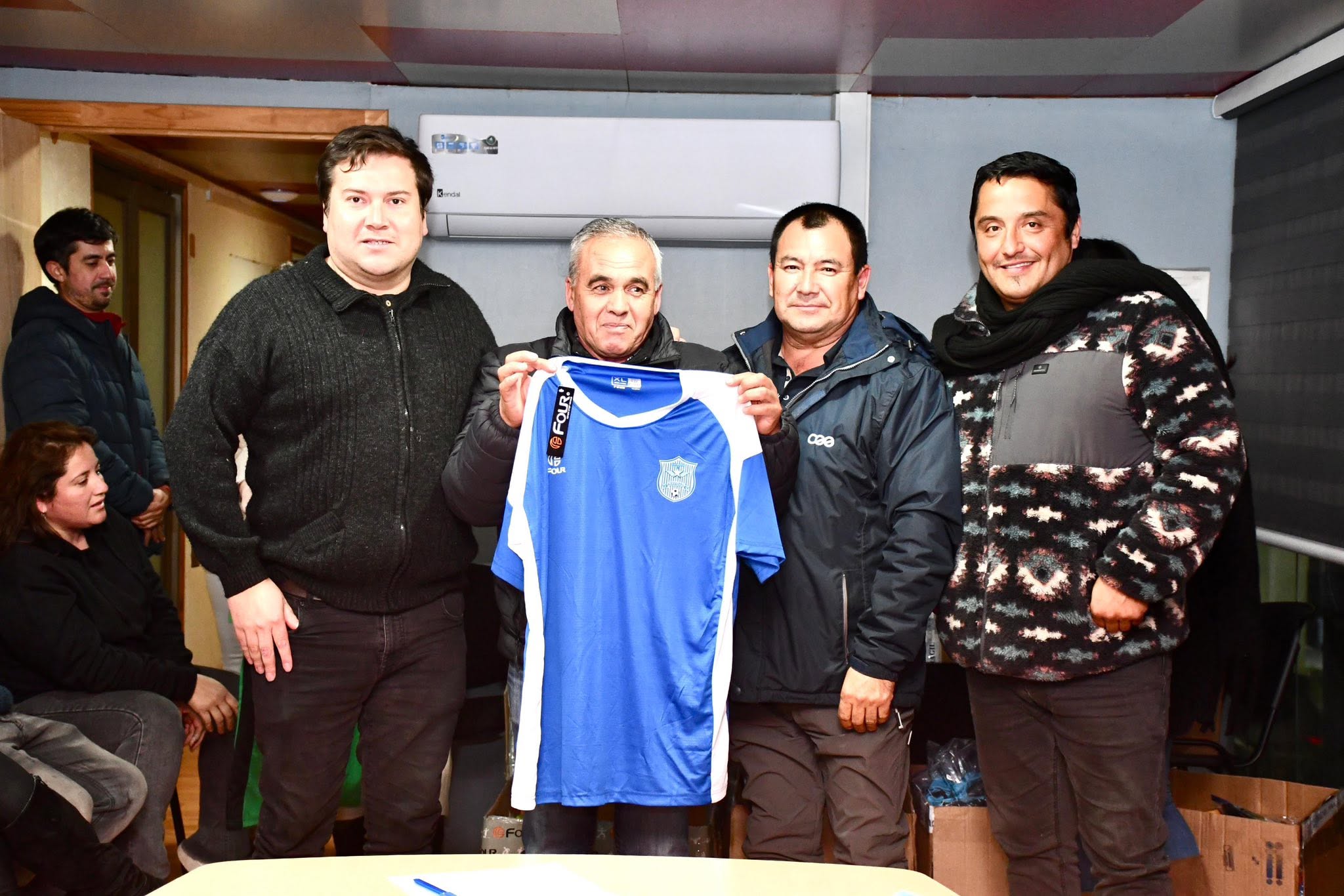 Municipalidad de Navidad entrega equipamiento deportivo a clubes de la comuna
